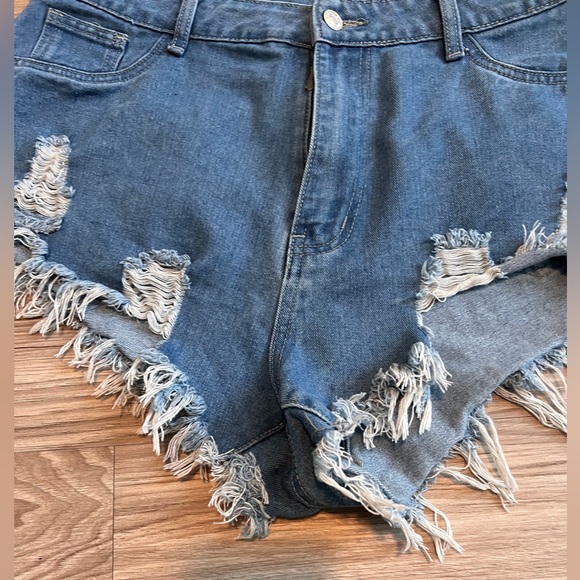 NWOT SHEIN High Waist Ripped Raw Hem Denim Shorts - Picture 5 of 8